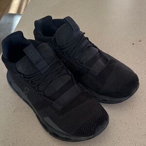 On Running Women’s Black Sneakers
